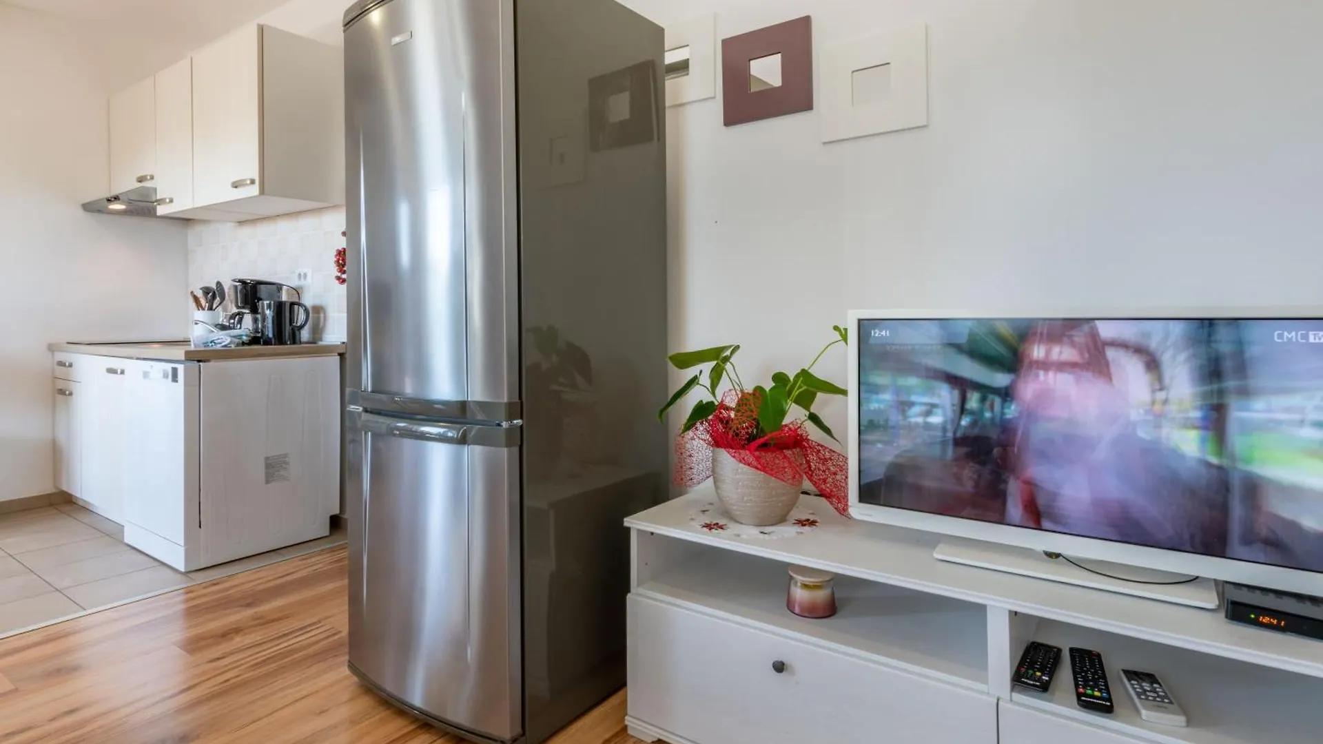 Apartment Ugrin, A Cozy And Relaxing Retreat Minutes From The Beach 乌马格