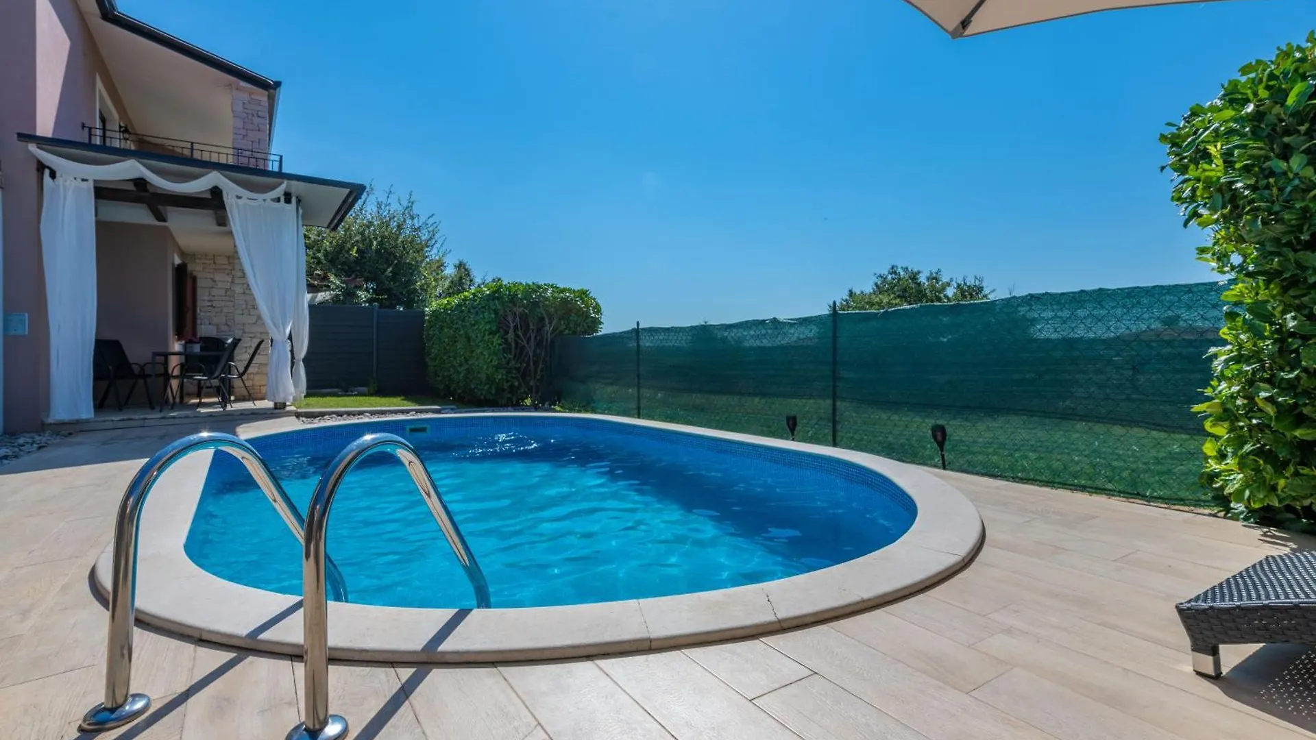 Apartment Ugrin, A Cozy And Relaxing Retreat Minutes From The Beach 乌马格
